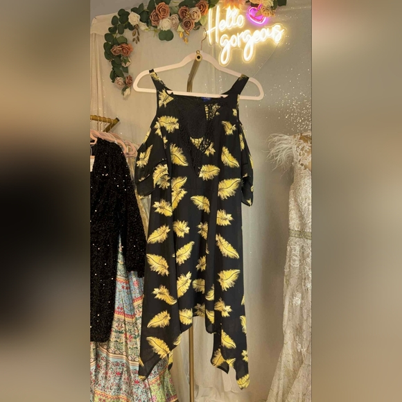 Disney's Beauty & the Beast Black & Yellow Feather Print Cold Shoulder Dress - Picture 6 of 10